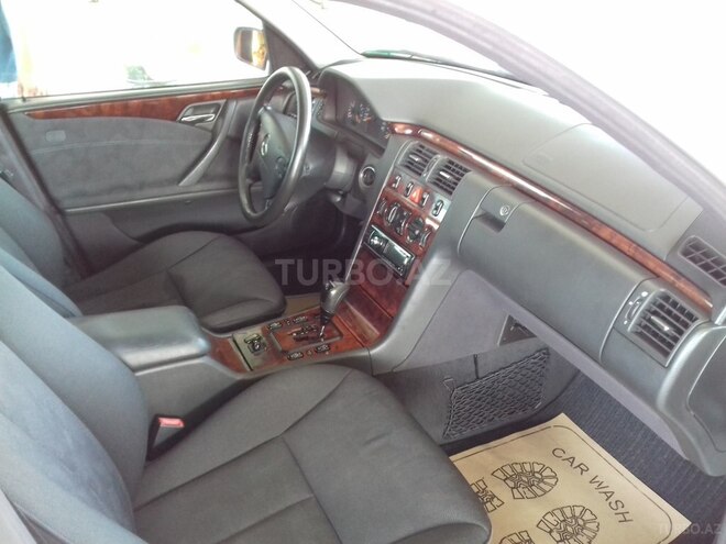 Mercedes E 260 2000, 345,000 km - 2.6 l - Gəncə