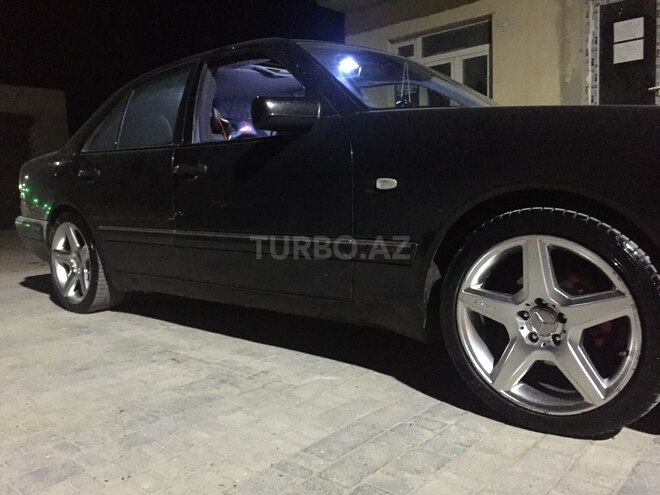 Mercedes E 240 2000, 170,000 km - 2.6 l - Siyəzən