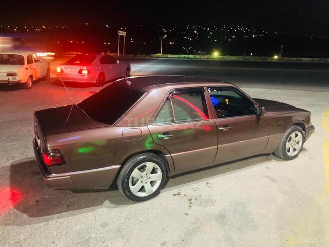 Mercedes E 220 1993, 300,000 km - 2.2 l - Bakı