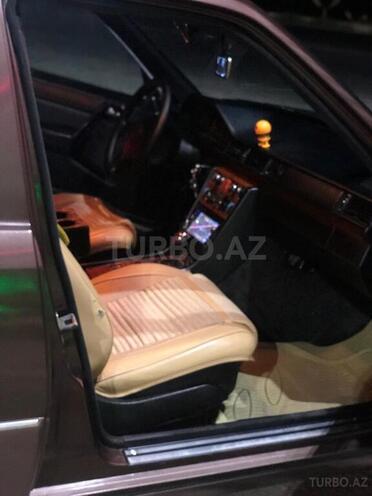 Mercedes E 220 1993, 300,000 km - 2.2 l - Bakı