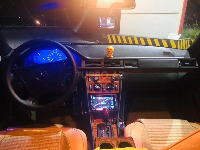 Mercedes E 220 1993, 300,000 km - 2.2 l - Bakı