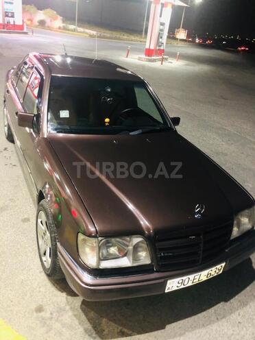 Mercedes E 220 1993, 300,000 km - 2.2 l - Bakı