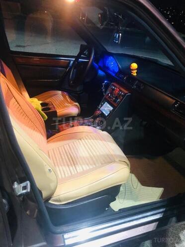 Mercedes E 220 1993, 300,000 km - 2.2 l - Bakı