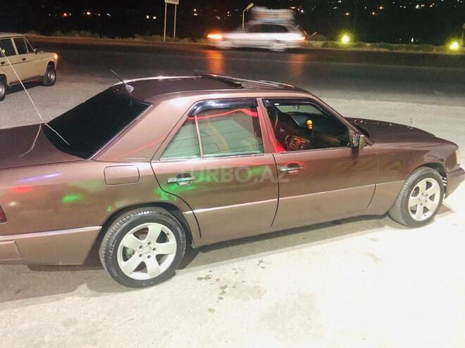 Mercedes E 220 1993, 300,000 km - 2.2 l - Bakı