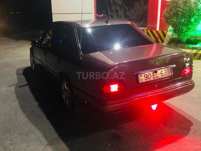 Mercedes E 220 1993, 300,000 km - 2.2 l - Bakı