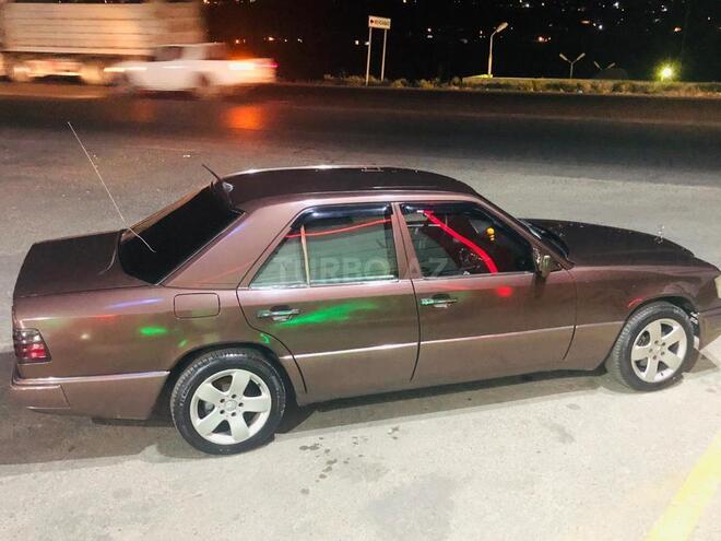 Mercedes E 220 1993, 300,000 km - 2.2 l - Bakı