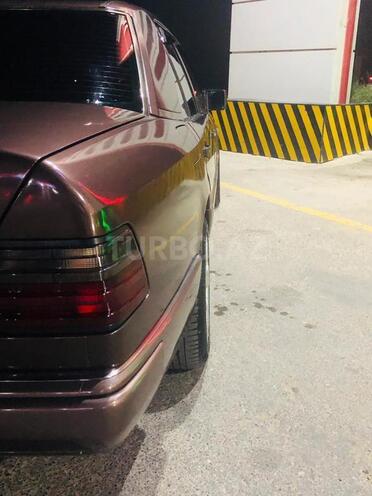 Mercedes E 220 1993, 300,000 km - 2.2 l - Bakı