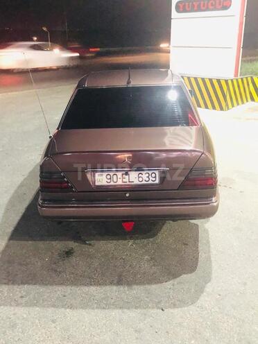 Mercedes E 220 1993, 300,000 km - 2.2 l - Bakı