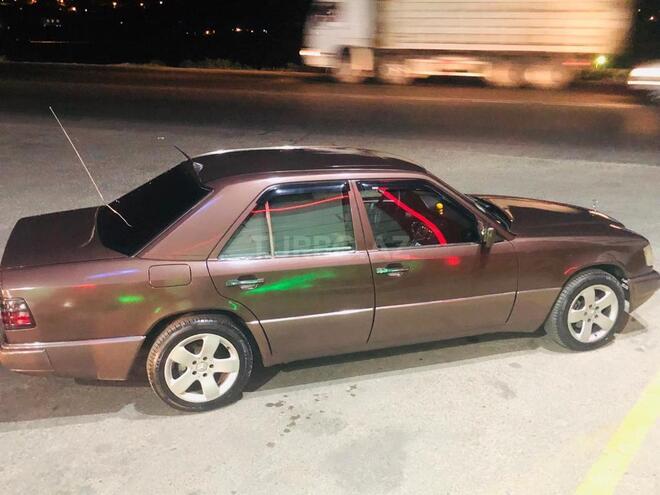 Mercedes E 220 1993, 300,000 km - 2.2 l - Bakı