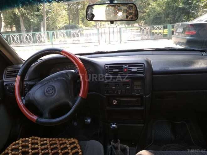 Opel Vectra 1995, 300,000 km - 1.8 л - Zaqatala