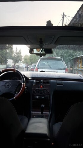 Mercedes E 200 1996, 265,000 km - 2.0 l - Bakı