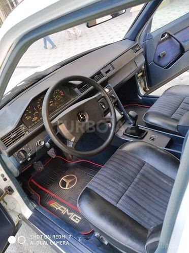 Mercedes E 230 1986, 330,002 km - 2.3 l - Bakı