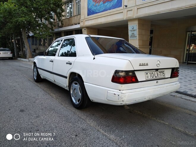 Mercedes E 230 1986, 330,002 km - 2.3 l - Bakı