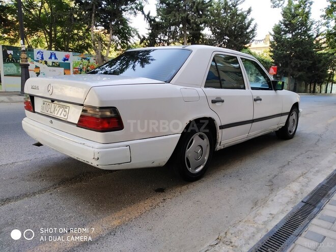 Mercedes E 230 1986, 330,002 km - 2.3 l - Bakı