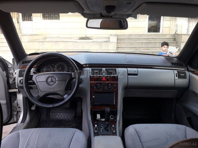 Mercedes E 240 1998, 334,200 km - 2.4 л - Bakı