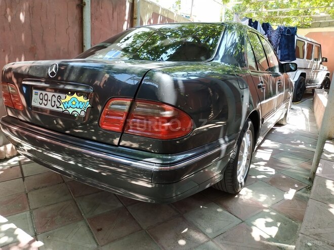 Mercedes E 220 2002, 236,000 km - 2.2 l - Bakı