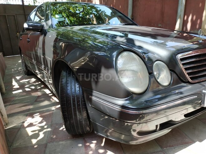Mercedes E 220 2002, 236,000 km - 2.2 l - Bakı