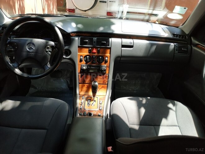 Mercedes E 220 2002, 236,000 km - 2.2 l - Bakı