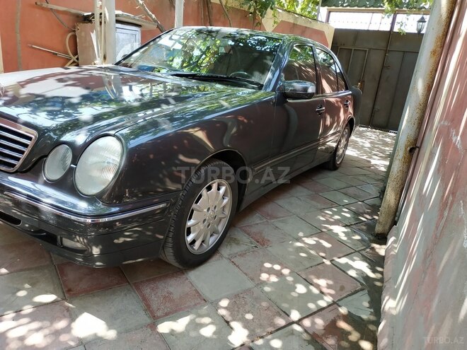 Mercedes E 220 2002, 236,000 km - 2.2 l - Bakı