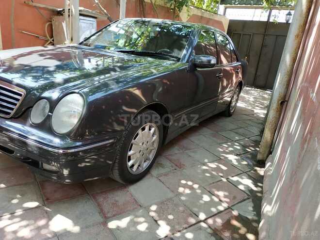 Mercedes E 220 2002, 234,000 km - 2.2 l - Bakı