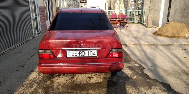 Mercedes E 200 1988, 727,819 km - 2.0 l - Salyan