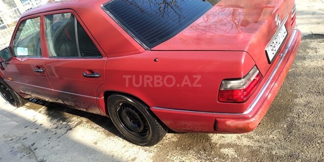 Mercedes E 200 1988, 727,819 km - 2.0 l - Salyan