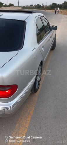 Mercedes E 240 1999, 235,000 km - 2.4 l - Salyan