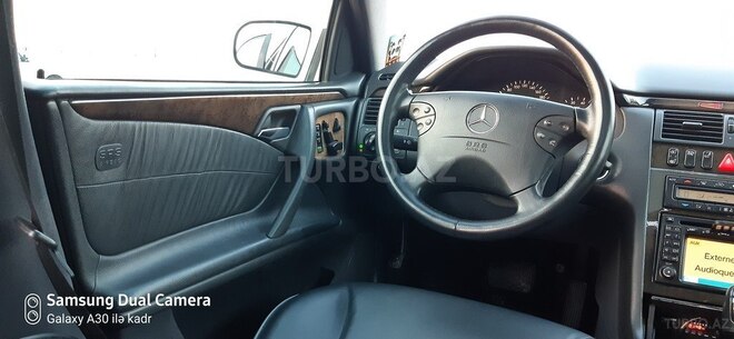 Mercedes E 240 1999, 235,000 km - 2.4 l - Salyan
