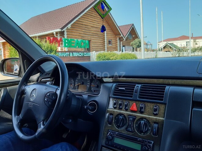 Mercedes E 320 2000, 309,000 km - 3.2 л - Bakı