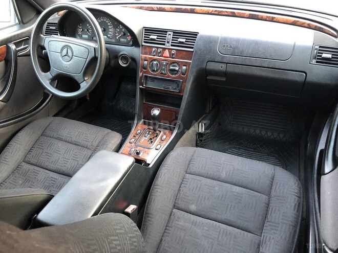 Mercedes C 240 1999, 242,000 km - 2.4 l - Bakı