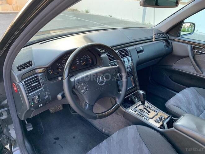 Mercedes E 220 2000, 210,000 km - 2.2 l - Bakı