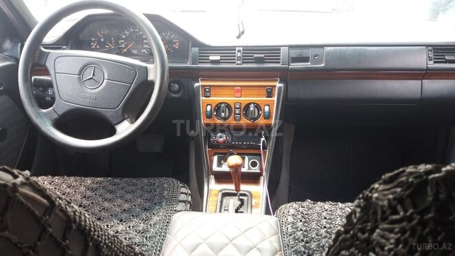 Mercedes E 220 1993, 259,845 km - 2.2 l - Sumqayıt