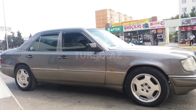 Mercedes E 220 1993, 259,845 km - 2.2 l - Sumqayıt