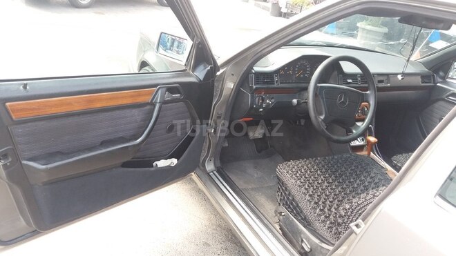 Mercedes E 220 1993, 259,845 km - 2.2 l - Sumqayıt