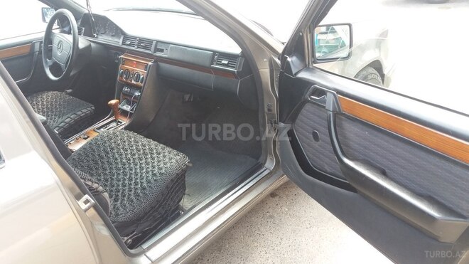 Mercedes E 220 1993, 259,845 km - 2.2 l - Sumqayıt