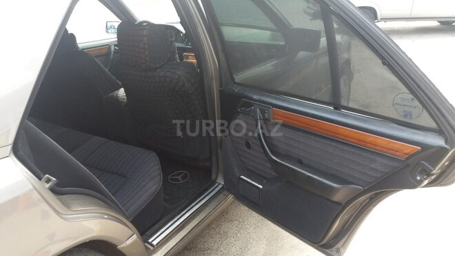 Mercedes E 220 1993, 259,845 km - 2.2 l - Sumqayıt
