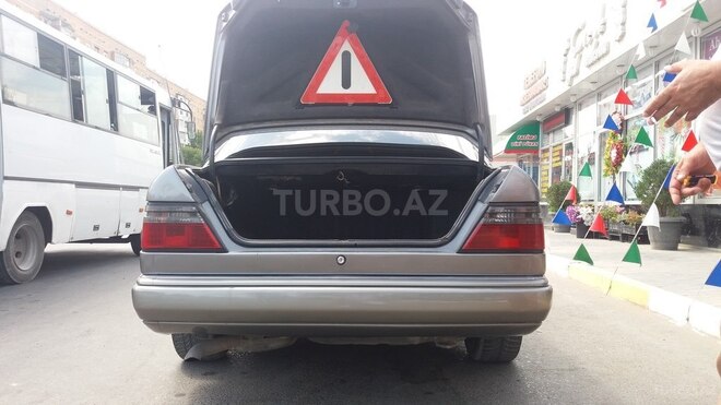 Mercedes E 220 1993, 259,845 km - 2.2 l - Sumqayıt