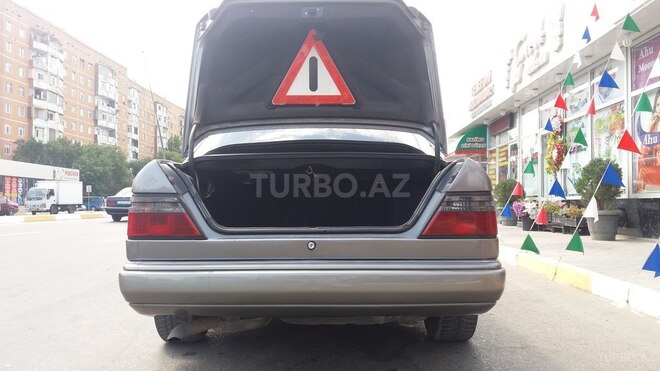 Mercedes E 220 1993, 259,845 km - 2.2 l - Sumqayıt