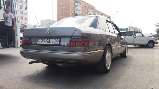 Mercedes E 220 1993, 259,845 km - 2.2 l - Sumqayıt