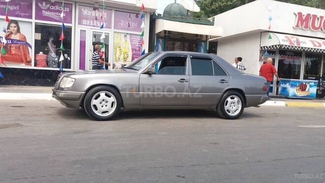Mercedes E 220 1993, 259,845 km - 2.2 l - Sumqayıt