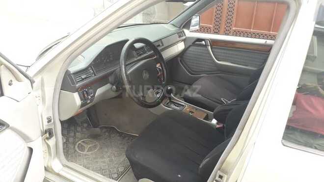 Mercedes E 300 1993, 256,000 km - 3.0 l - Bakı
