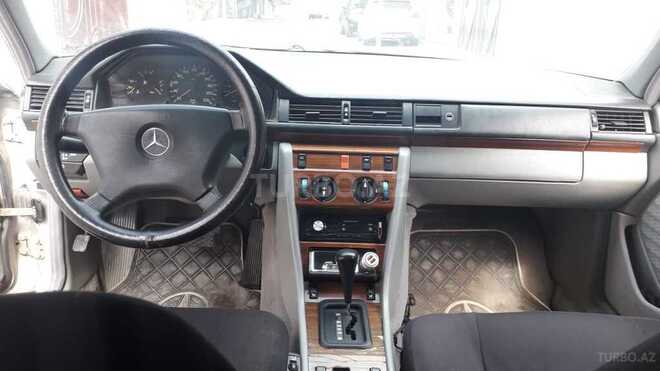 Mercedes E 300 1993, 256,000 km - 3.0 l - Bakı