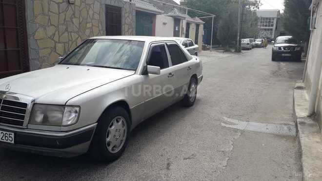 Mercedes E 300 1993, 256,000 km - 3.0 l - Bakı