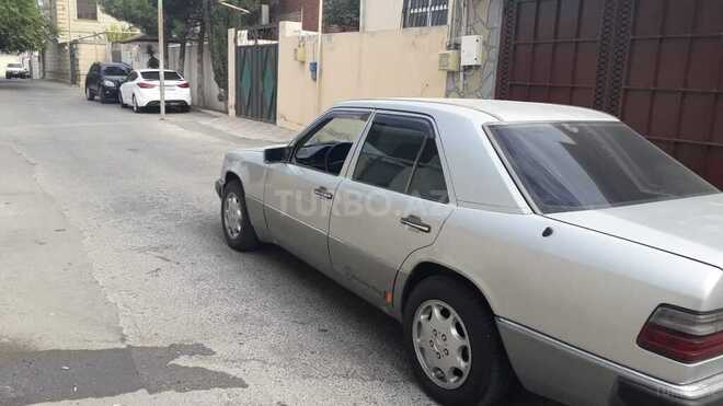 Mercedes E 300 1993, 256,000 km - 3.0 l - Bakı