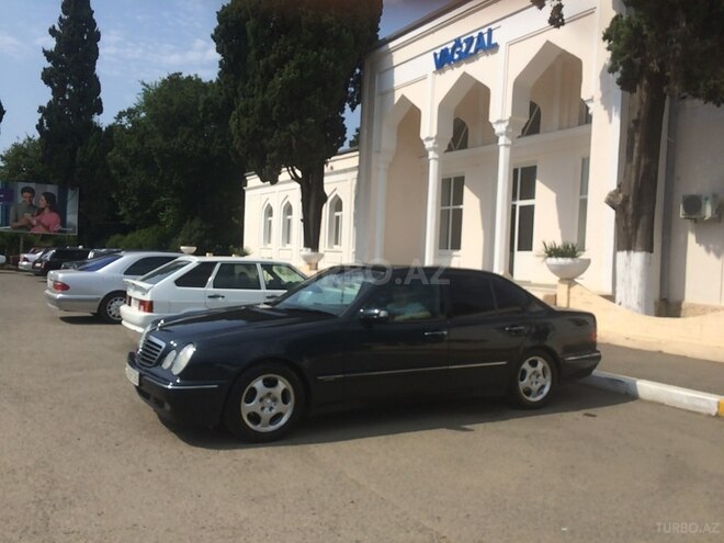 Mercedes E 220 2000, 270,000 km - 2.2 l - Bakı