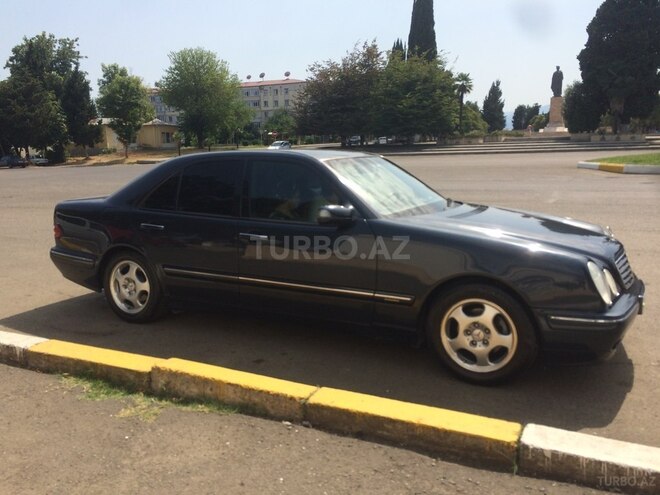 Mercedes E 220 2000, 270,000 km - 2.2 l - Bakı