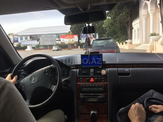 Mercedes E 220 2000, 270,000 km - 2.2 l - Bakı