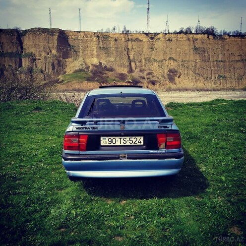 Opel Vectra 1992, 201,000 km - 1.6 л - Quba