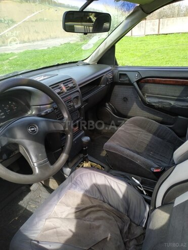 Opel Vectra 1992, 201,000 km - 1.6 л - Quba