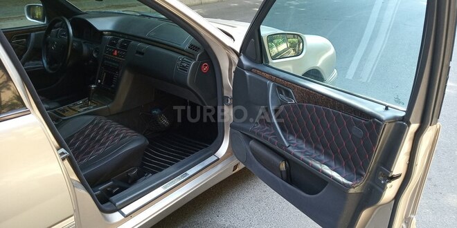 Mercedes E 270 2001, 359,300 km - 2.7 л - Bakı